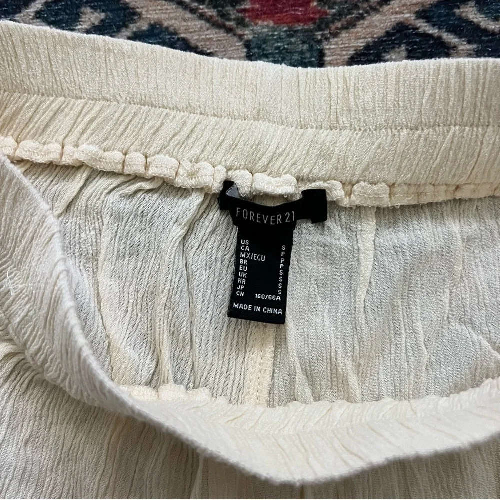 Forever 21 Black and White Floral Pants - Picture 5 of 8